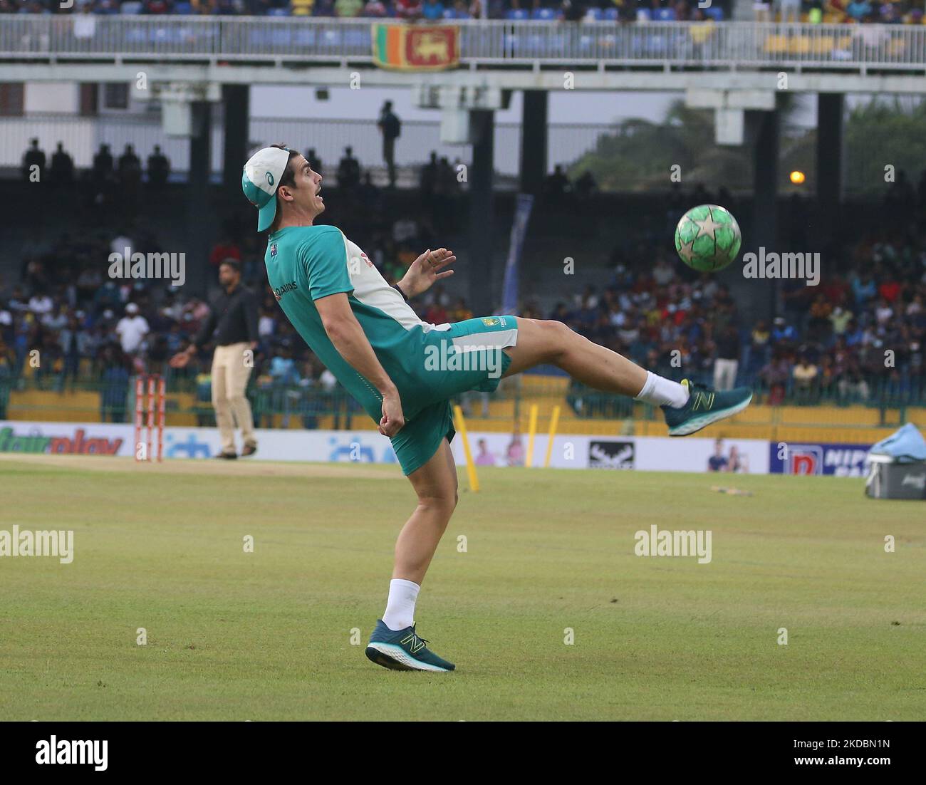 Un joueur australien s'échauffe avant le match de 1st dans la série internationale T20 entre le Sri Lanka et l'Australie au stade R. Premadasa à Colombo, Sri Lanka sur 07 juin 2022. (Photo par Pradeep Dambarage/NurPhoto) Banque D'Images