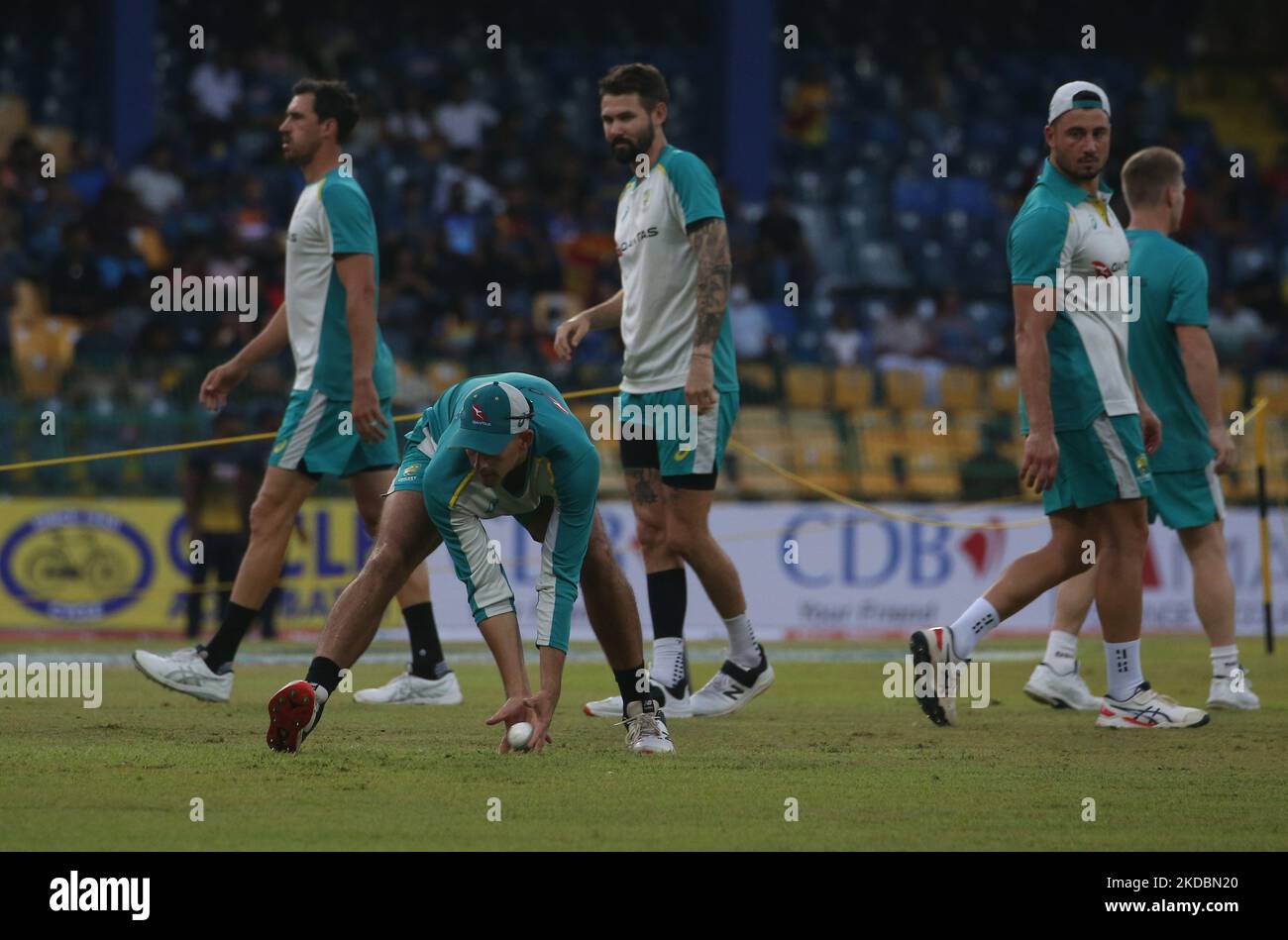 Les joueurs australiens se réchauffent avant le match de 1st dans la série internationale T20 entre le Sri Lanka et l'Australie au stade R. Premadasa à Colombo, Sri Lanka sur 07 juin 2022. (Photo par Pradeep Dambarage/NurPhoto) Banque D'Images