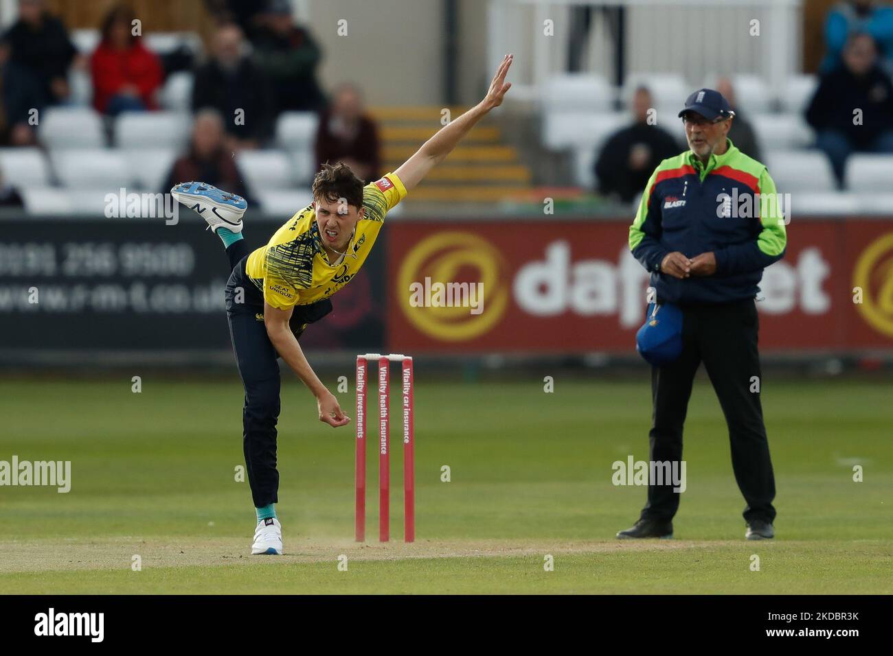 Paul Coughlin de Durham Bowls lors du match de Blast Vitality entre le Durham County Cricket Club et les Birmingham Bears au Seat unique Riverside, Chester le Street, le mercredi 8th juin 2022. (Photo de will Matthews/MI News/NurPhoto) Banque D'Images