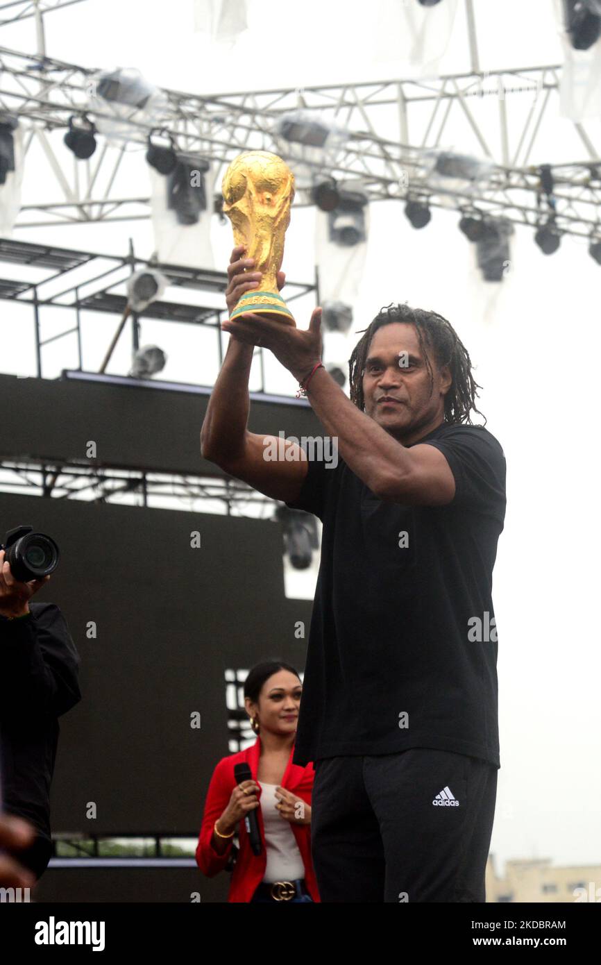 Trophée De Football Ancien - Coupe Dorée - Idéal Pour Déco Ou Récompense