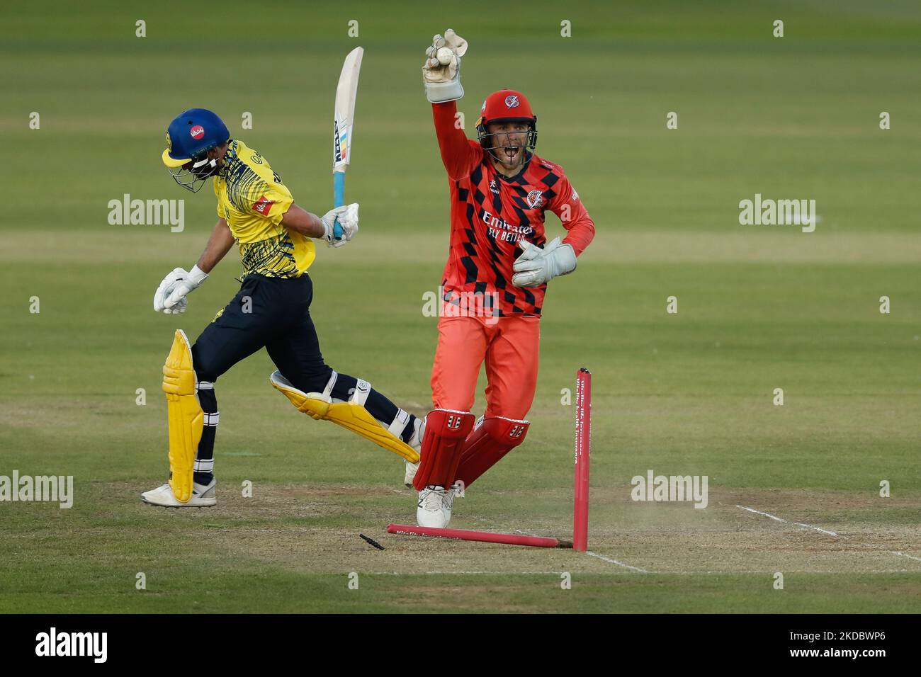 Phil Salt de Lancashire Lightning tente d'éliminer Ned Eckersley de Durham lors du match de Vitality Blast T20 entre le Durham County Cricket Club et Lancashire au Seat unique Riverside, Chester le 10th juin 2022. (Photo de will Matthews/MI News/NurPhoto) Banque D'Images