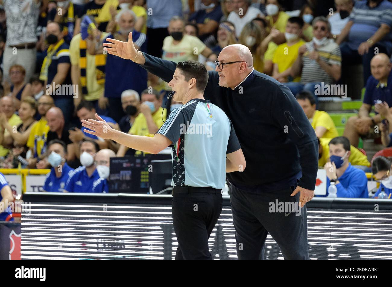 Matteo Boniciolli - entraîneur en chef - Udine Old Wild West Udine de l'APU lors de la finale du championnat italien de basket-ball série A2 Men Playoff - 3rd Match - Tezenis Verona VS Udine de l'APU sur 10 juin 2022 au Forum AGSM de Vérone, Italie (photo de Roberto Tommasini/LiveMedia/NurPhoto) Banque D'Images