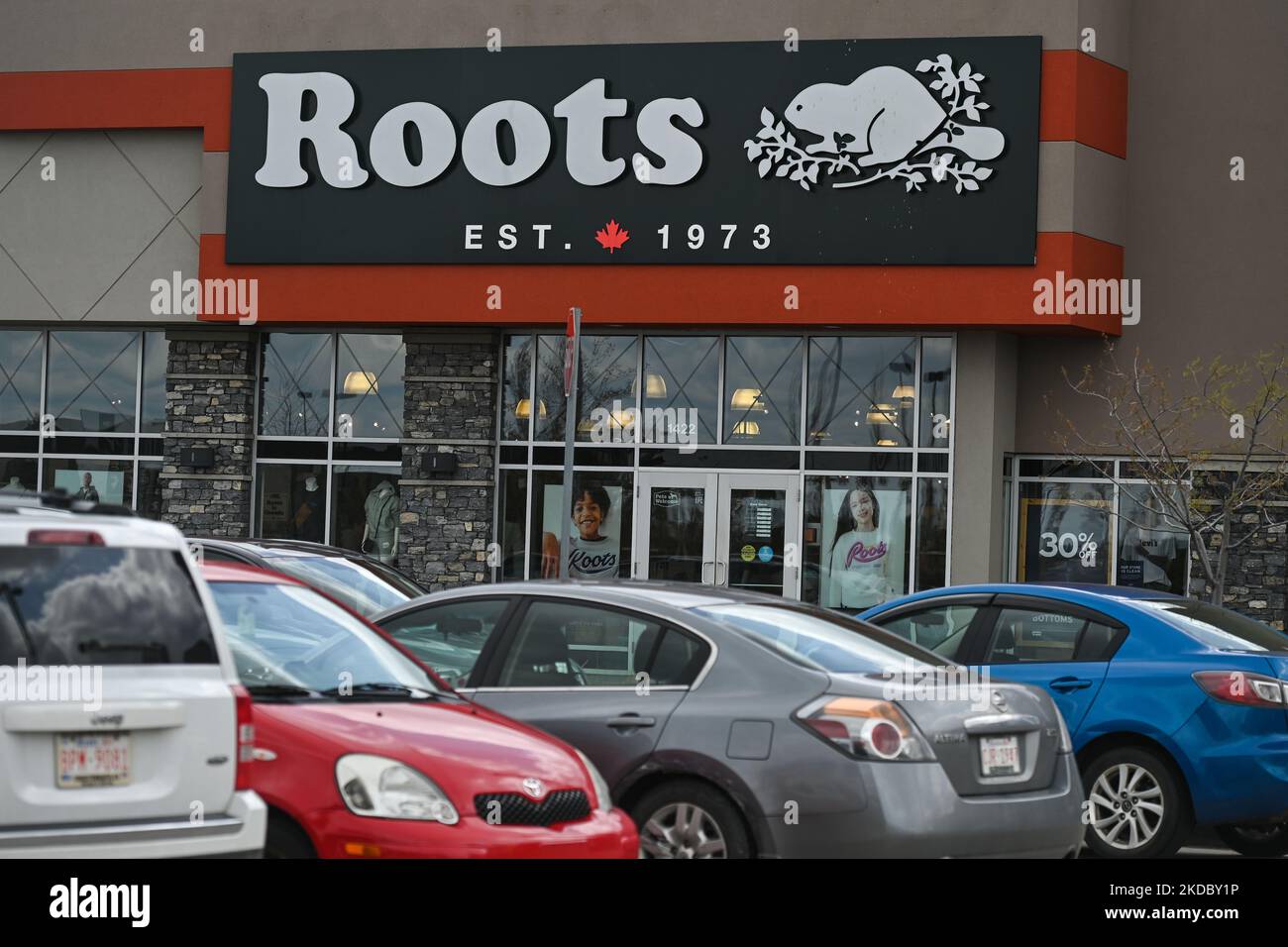 Logo de Roots dans South Edmonton Common. Vendredi, 20 mai 2022, à Edmonton, Alberta, Canada. (Photo par Artur Widak/NurPhoto) Banque D'Images