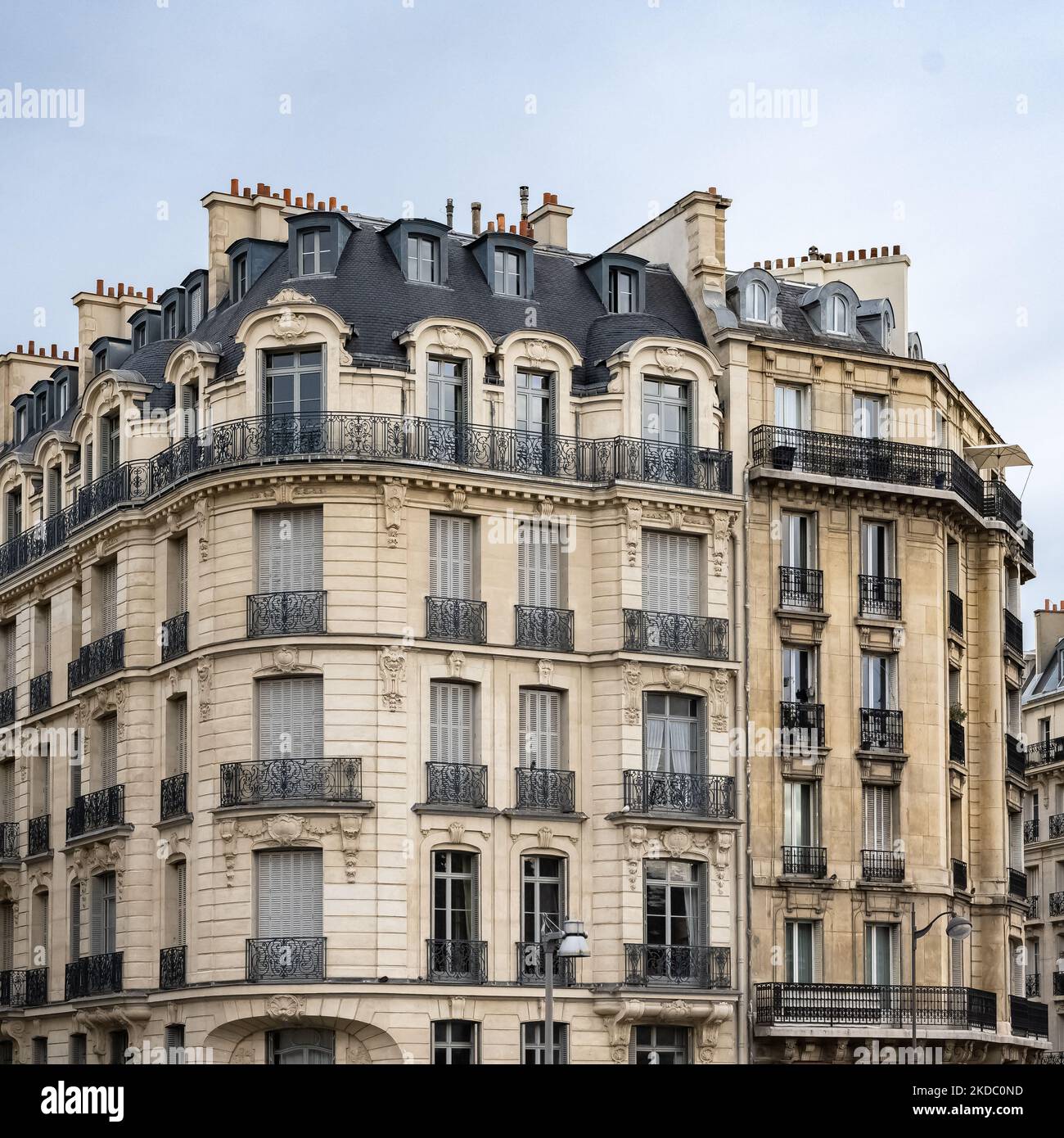 Paris, ancien bâtiment rue de Lyon, façades et fenêtres typiques Banque D'Images