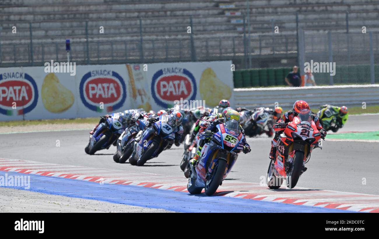 N°21 Michael Ruben Rinaldi ITA Ducati Panigale V4 R Aruba.it course - DUCATI Premier tour dans le monde Superbike - SBK Pirelli Emilia-Romagna Round FIM Superbike World Championship 2022 - Race2 sur 12 juin 2022 au Misano World circuit â€œMarco Simoncelliâ€ à Misano Adriatico, Italie (photo par Otto Moretti/LiveMedia/Nurphoto) Banque D'Images