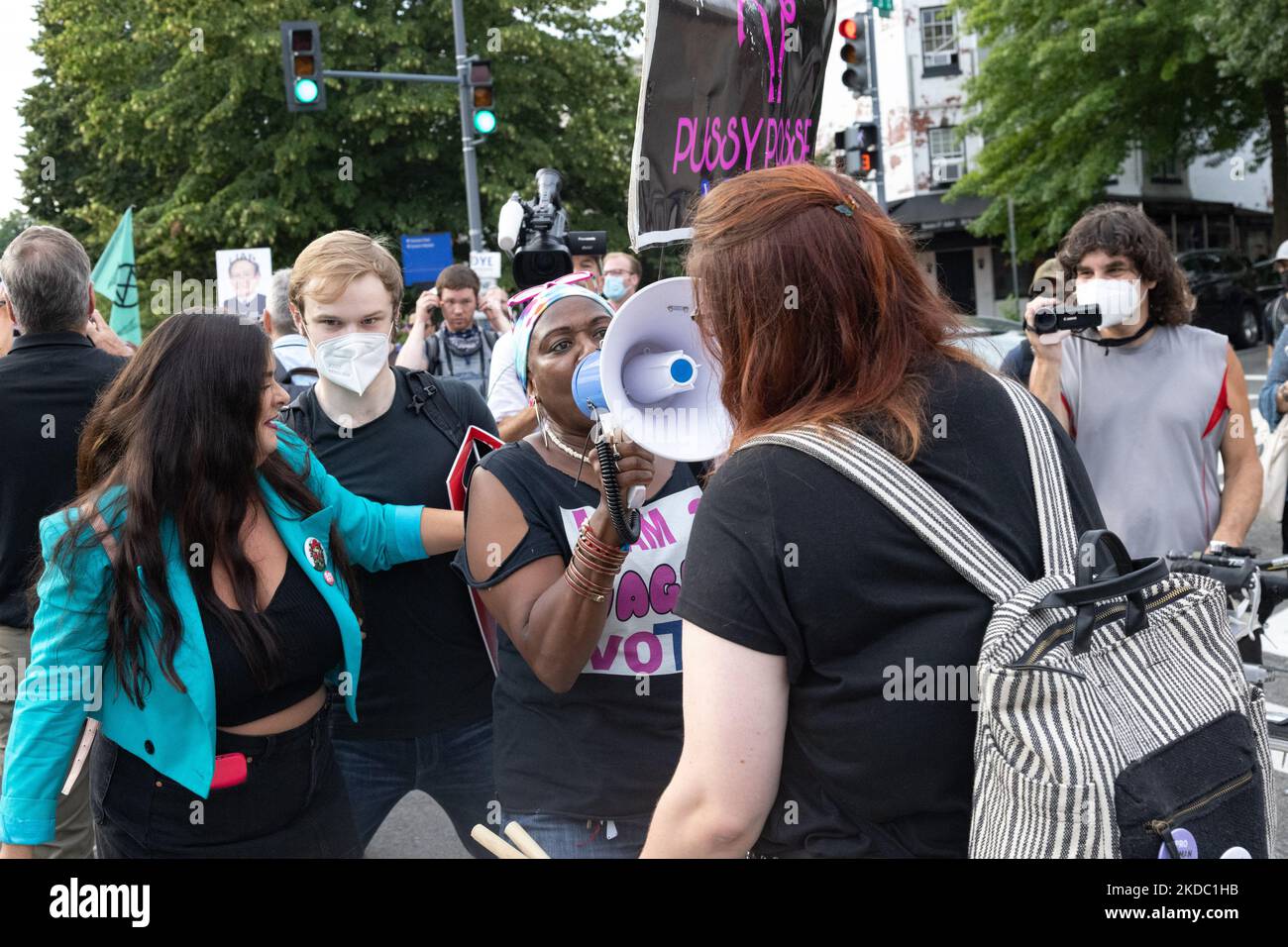 Les contre-manifestants ont fait une manifestation sur les droits à l'avortement à Washington, D.C., sur 13 juin 2022. (Photo de Bryan Olin Dozier/NurPhoto) Banque D'Images