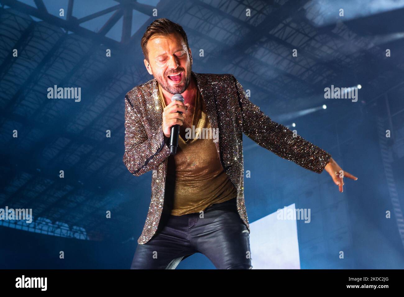 Cesare Cremonini en concert au Stadio Giuseppe Meazza à San Siro à Milan, Italie, sur 13 juin 2022. (Photo par Mairo Cinquetti/NurPhoto) Banque D'Images