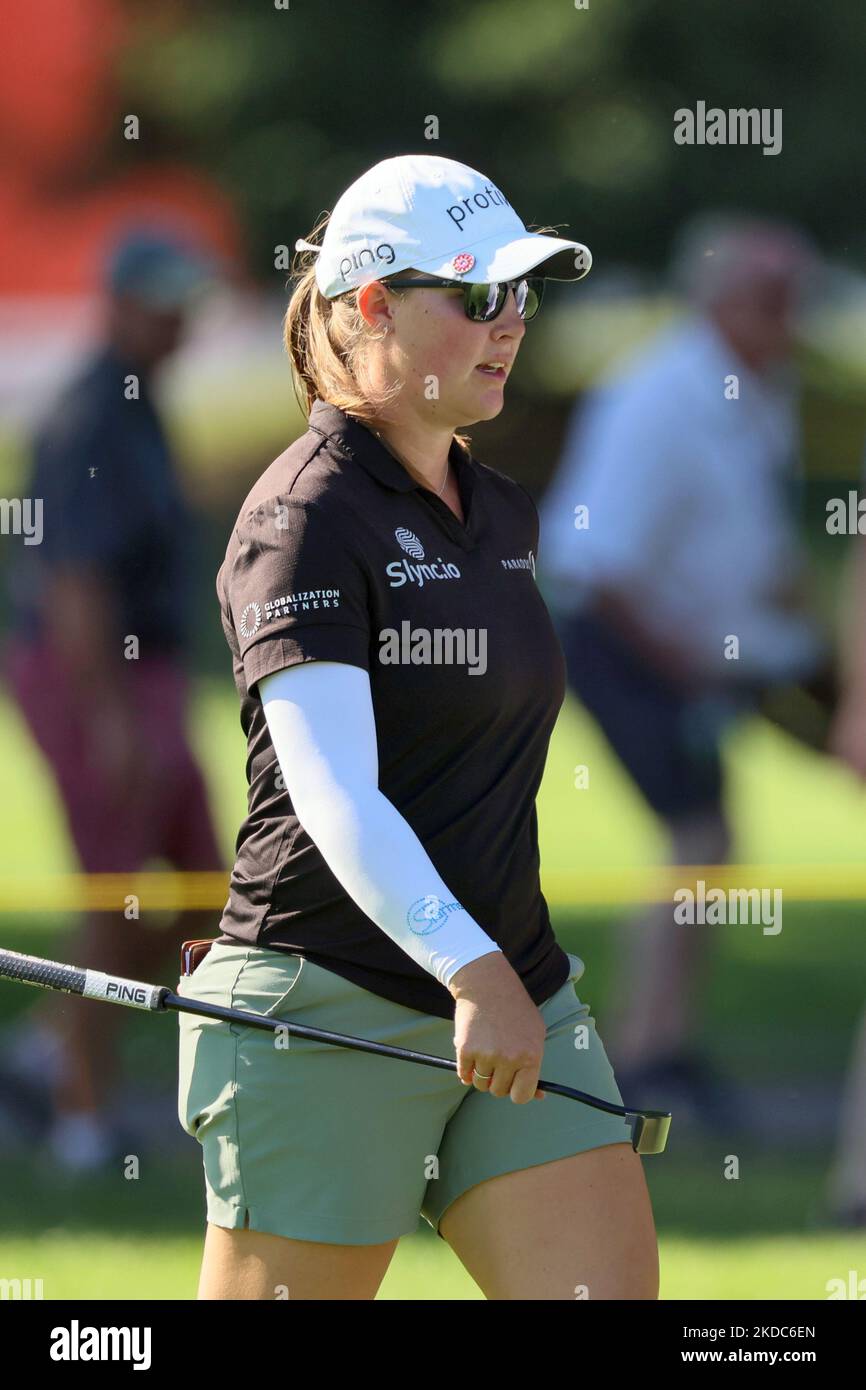 Jennifer Kupcho, de Westminster, Colorado, marche sur le green 18th lors de la première partie du tournoi de golf classique Meijer LPGA au Blythefield Country Club à Belmont, MI, USA jeudi, 16 juin 2022. (Photo par Amy Lemus/NurPhoto) Banque D'Images