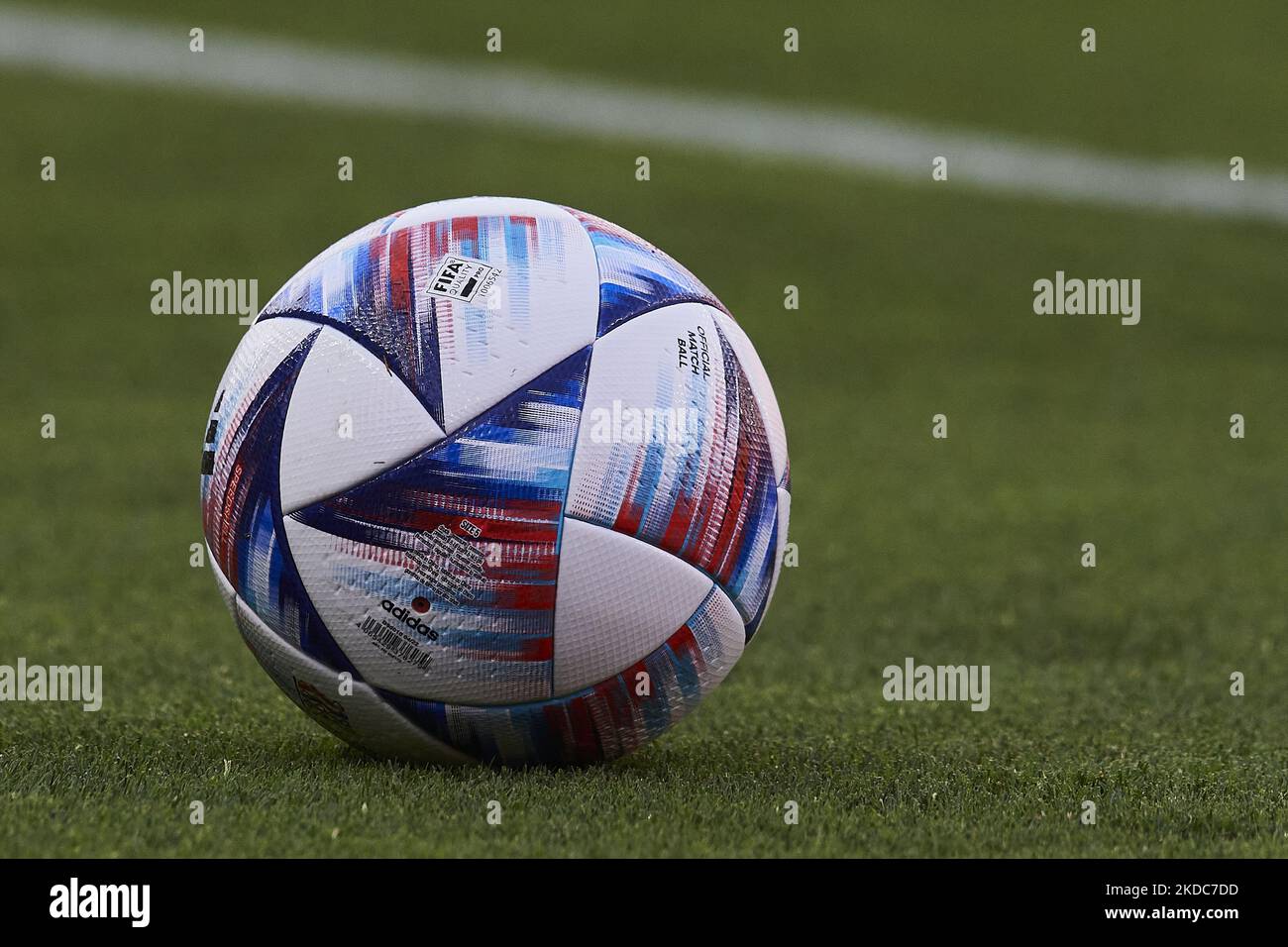 Adidas ballon de match officiel lors de la Ligue des Nations de l'UEFA Un match du Groupe 2 entre l'Espagne et la République Tchèque au stade de la Rosaleda sur 12 juin 2022 à Malaga, Espagne. (Photo de Jose Breton/Pics action/NurPhoto) Banque D'Images