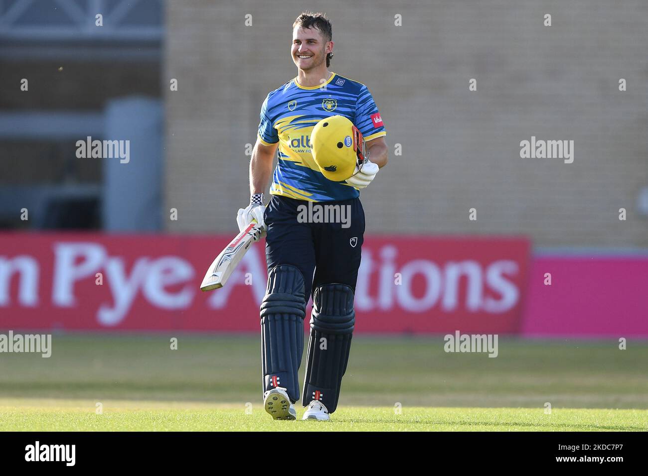 Sam Hain, de Birmingham Bears, célèbre après avoir marqué son premier T20 siècle lors du match Blast Vitality T20 entre les ours de Notinghamshire et Birmingham à Trent Bridge, Nottingham, le vendredi 17th juin 2022. (Photo de Jon Hobley/MI News/NurPhoto) Banque D'Images