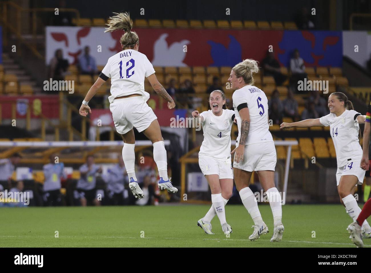 Rachel Daly, d'Angleterre, célèbre son but lors du match international amical entre les femmes d'Angleterre et la Belgique à Molineux, Wolverhampton, le jeudi 16th juin 2022. (Photo de Tom West/MI News/NurPhoto) Banque D'Images