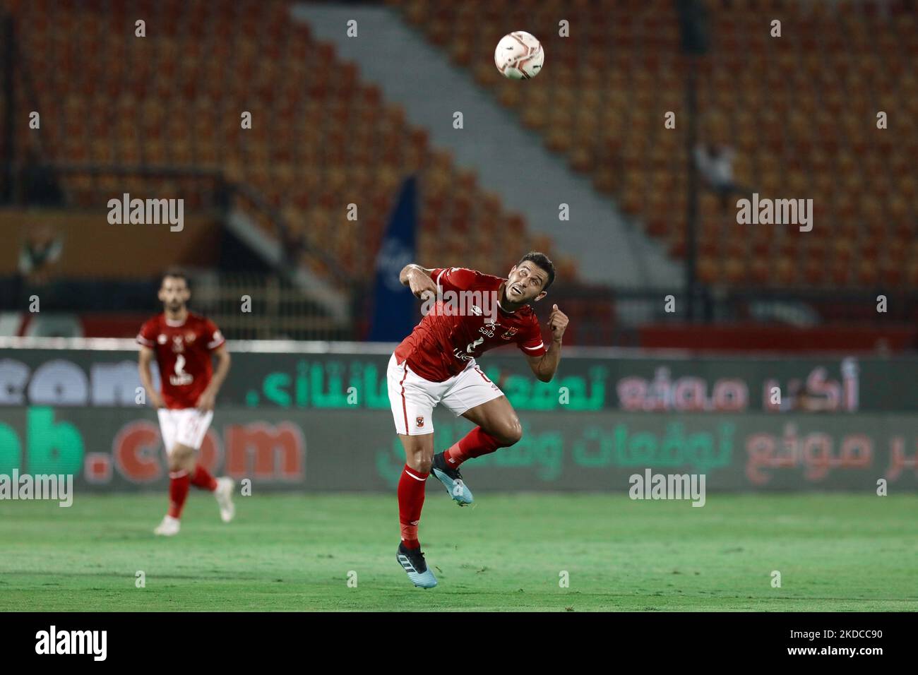 Hamdy fathy d'Al Ahly passer le ballon pendant le match entre Zamalek et Al Ahly au stade Al Salam le 19 juin 2022 au Caire (photo d'Ahmed Awaad/NurPhoto) Banque D'Images