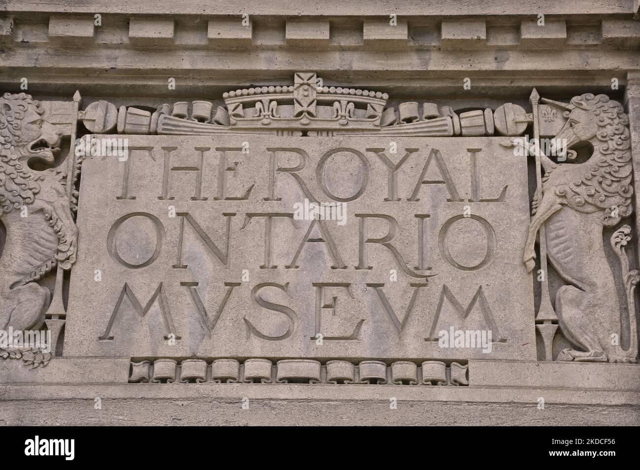 Détail des éléments décoratifs qui ornent l'édifice du Musée royal de l'Ontario au centre-ville de Toronto, Ontario, Canada, on 20 juillet 2022. Le Musée royal de l'Ontario est un musée d'art, de culture mondiale et d'histoire naturelle situé à Toronto, en Ontario, au Canada. C'est l'un des plus grands musées d'Amérique du Nord et le plus grand au Canada. (Photo de Creative Touch Imaging Ltd./NurPhoto) Banque D'Images