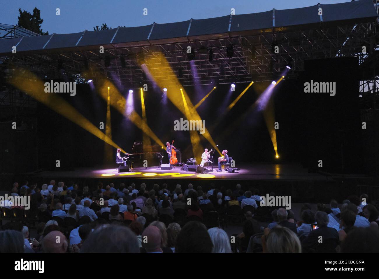 Paolo Fresu pendant le concert de musique de la chanteuse italienne Paolo Fresu – œFerlinghettiâ, sur 22 juin 2022 au Teatro Romano à Vérone, Italie (photo de Maria Cristina Napolitano/LiveMedia/NurPhoto) Banque D'Images