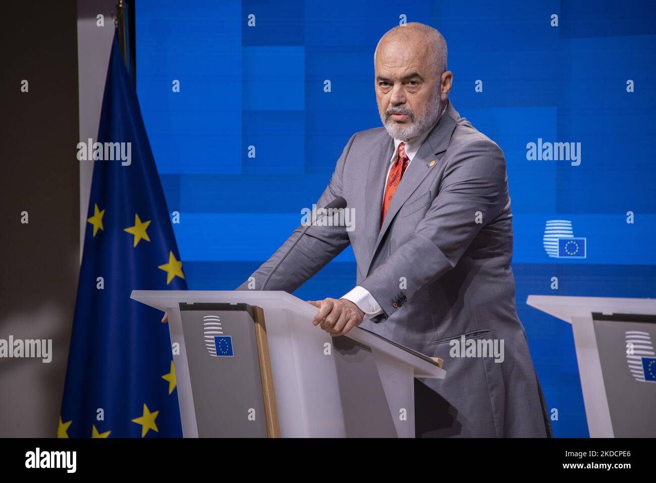 EDI Rama Premier ministre d'Albanie, comme on l'a vu, parlant aux médias et aux journalistes lors d'une conférence de presse après le sommet UE-Balkans occidentaux avec le thème principal l'élargissement de l'Union européenne sur les Balkans occidentaux. Les négociations d'élargissement de l'UE ont échoué pour les six pays des Balkans, à savoir l'Albanie, la Bosnie, le Kosovo, le Monténégro, la Macédoine du Nord et la Serbie, mais l'Ukraine et la Moldavie ont toutes deux été acceptées avec le statut de membres candidats à l'UE. Réunion des dirigeants UE-Balkans occidentaux du 23 juin 2022, en prévision du sommet du Conseil européen à Bruxelles, Belgique. (Photo de Nicolas Economou/NurPhoto) Banque D'Images