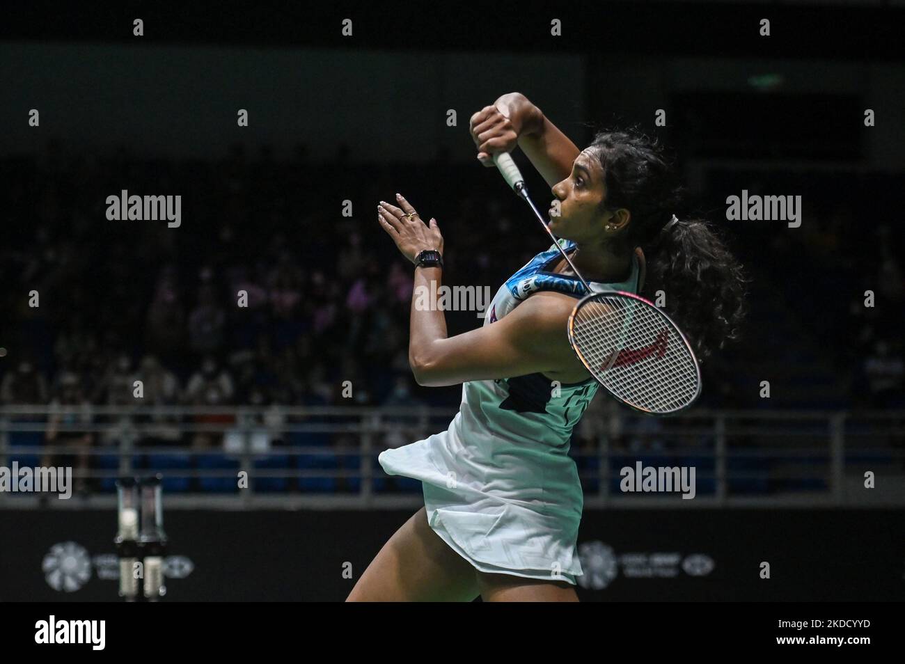 Pusarla Venkata Sindhu, de l'Inde, est en compétition lors du premier tour de match des femmes célibataires contre Pornpawee Chochuwong, de Thaïlande, le deuxième jour de l'Open de Malaisie de Petronas à l'Axiata Arena, sur 29 juin 2022, à Kuala Lumpur, en Malaisie. (Photo de Zahim Mohd/NurPhoto) Banque D'Images