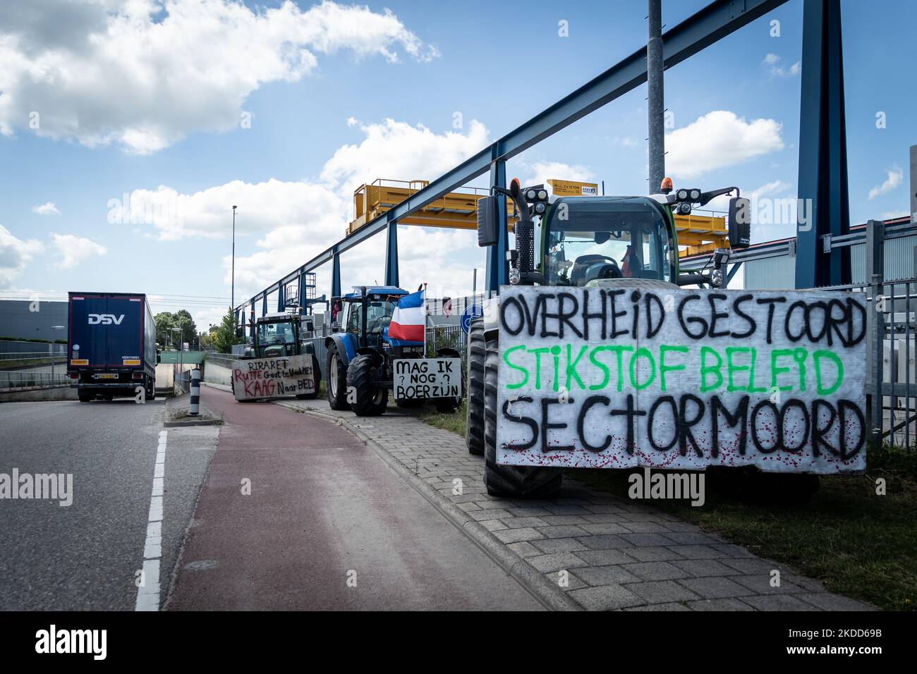 Des tracteurs dans un centre de distribution d'Albert Heijn à Utrecht. La principale chaîne de supermarchés à Utrecht, pays-Bas, sur 04 juillet 2022.(photo d'Oscar Brak/NurPhoto) Banque D'Images