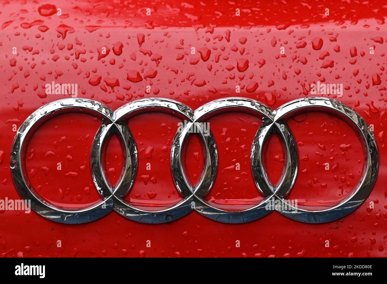 Logo AUDI visible sur un véhicule Audi stationné dans le centre de Cracovie. Mardi, 05 juillet 2022, à Cracovie, en Pologne. (Photo par Artur Widak/NurPhoto) Banque D'Images