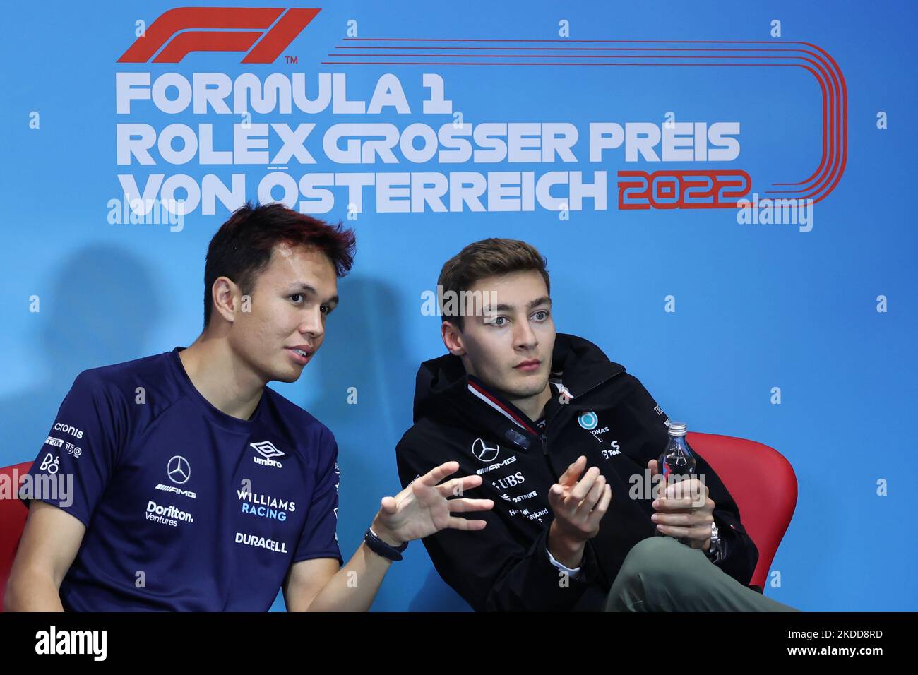 Alexander Albon de Williams-Mercedes et George Russel lors d'une conférence de presse en prévision du Grand Prix autrichien de Formule 1 au Red Bull Ring à Spielberg, Autriche, sur 7 juillet 2022. (Photo de Jakub Porzycki/NurPhoto) Banque D'Images