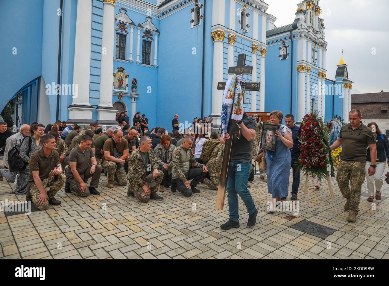 Cérémonie d'adieu pour l'officier de la brigade mécanisée séparée 2nd Andriy Verkhoglyad, Kiev, cathédrale Saint-Michel, 8 juillet 2022. (Photo par Oleksandr Khomenko/NurPhoto) Banque D'Images