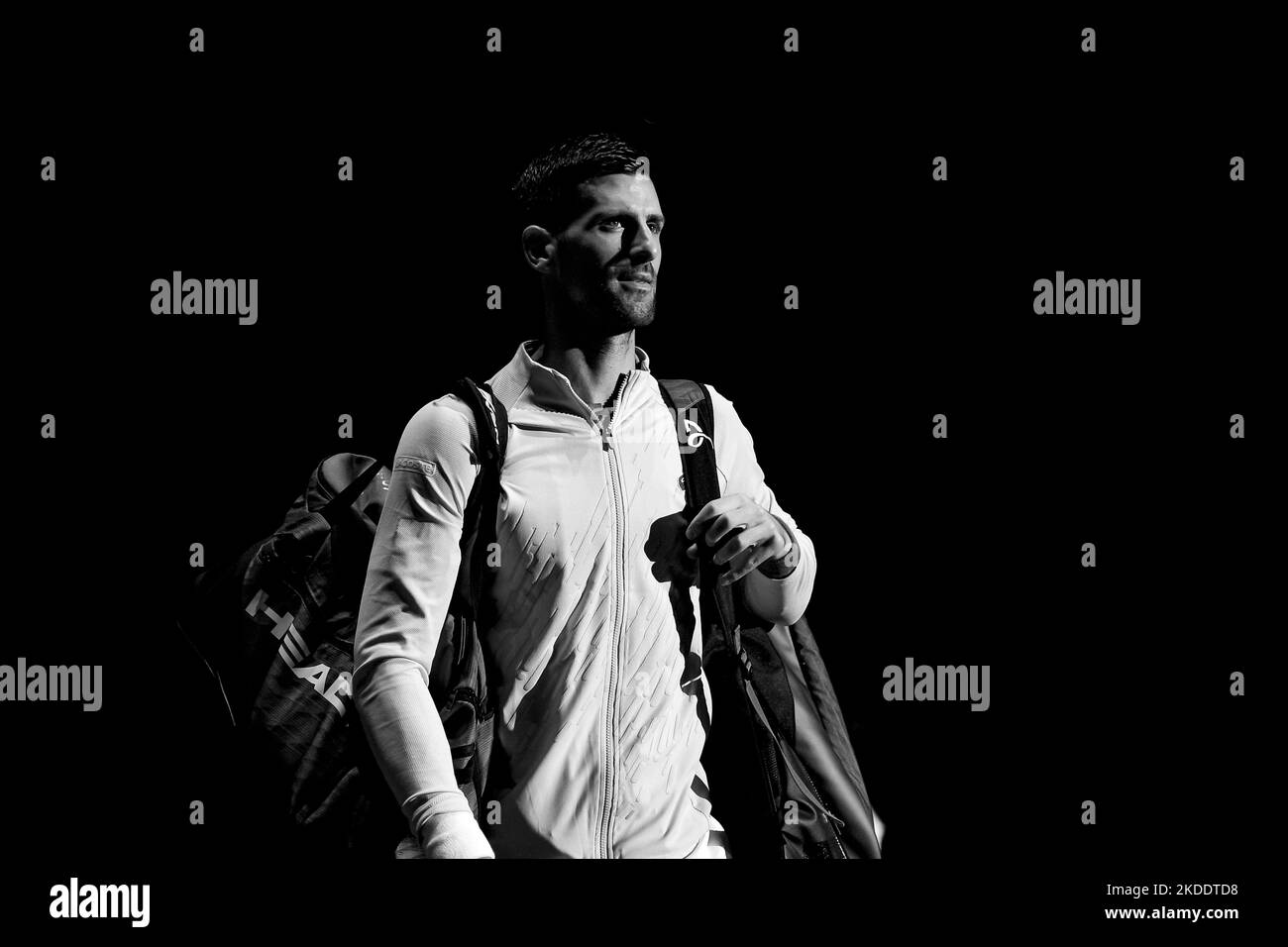 Novak Djokovic de Serbie entre dans l'ombre (ombre) lors du Rolex Paris Masters, ATP Masters 1000 tennis Tournament, sur 5 novembre 2022 à l'Accor Arena de Paris, France. Photo de Victor Joly/ABACAPRESS.COM Banque D'Images