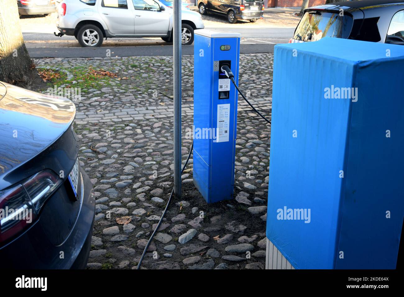 Burg/Fehmran/Germany/05 novembre 2022/ recharge de voitures électriques au point de recharge de l'île de Burg Fehmran en Allemagne . (Photo. Francis Joseph Dean/Dean photos. Banque D'Images