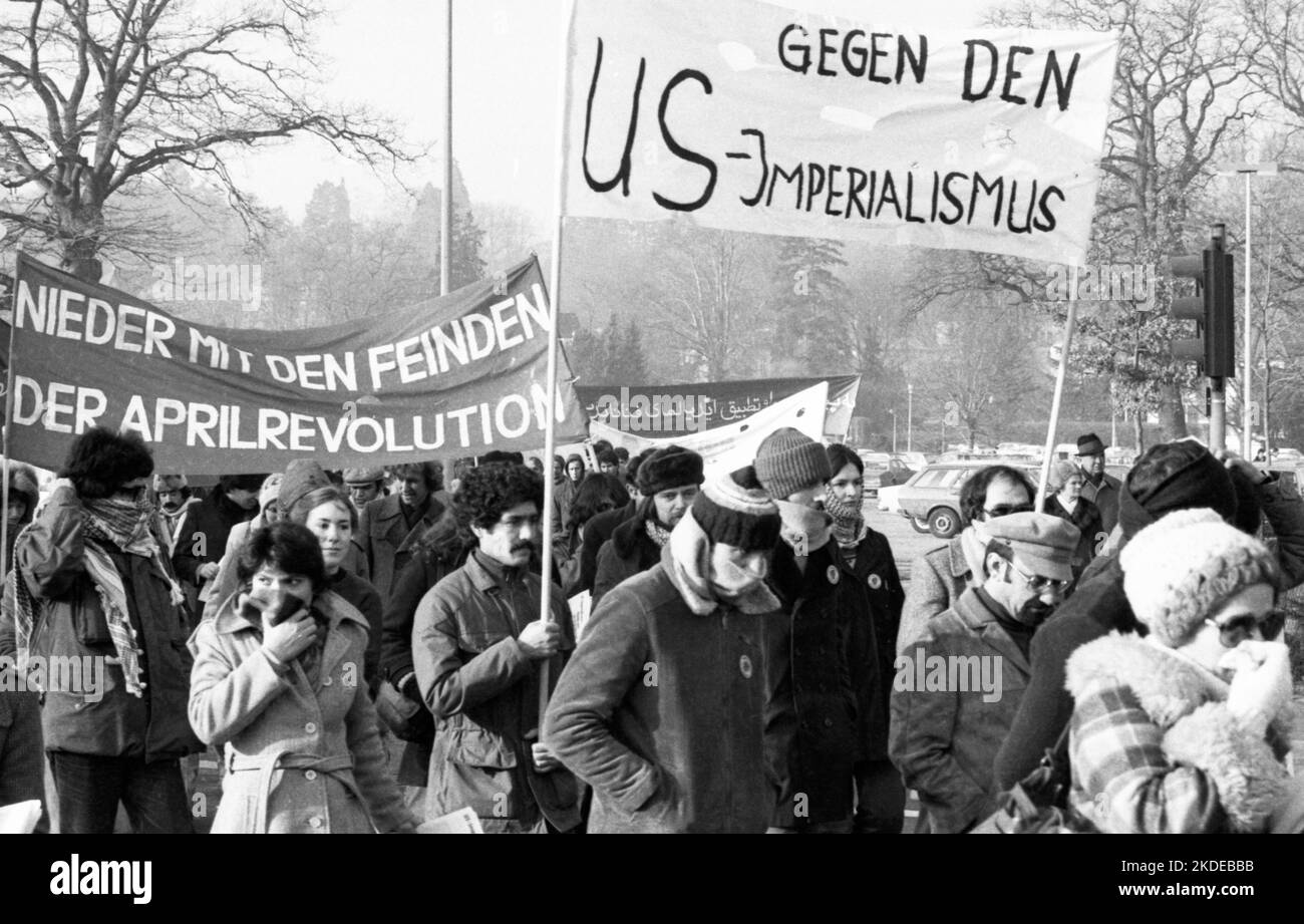 Les Afghans et certains Allemands ont manifesté contre l'ingérence américaine en Afghanistan le 19.01.1980 à Bonn, en Allemagne Banque D'Images