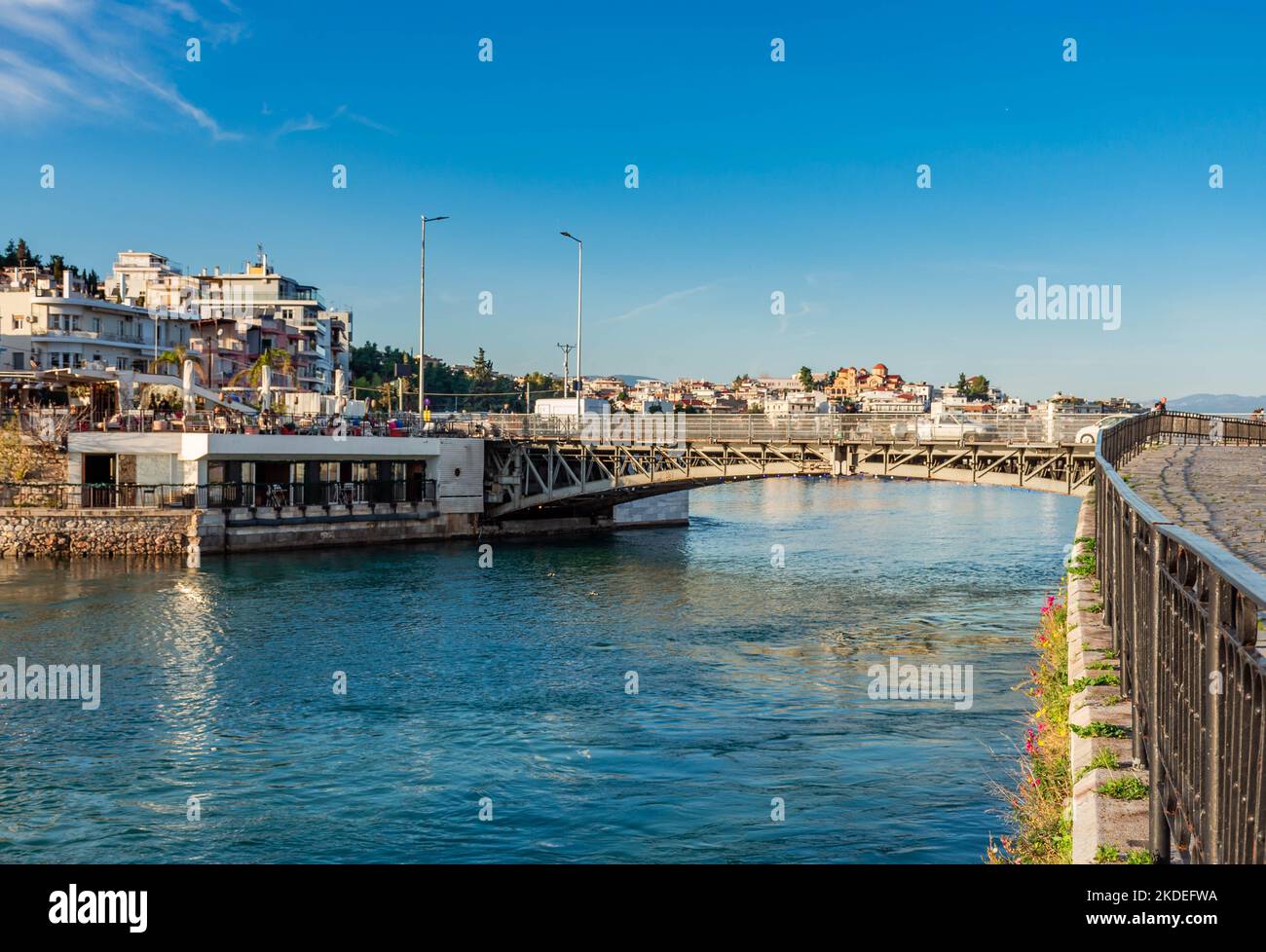 La ville de Chalcida au coucher du soleil.une des plus belles villes de Grèce. Banque D'Images