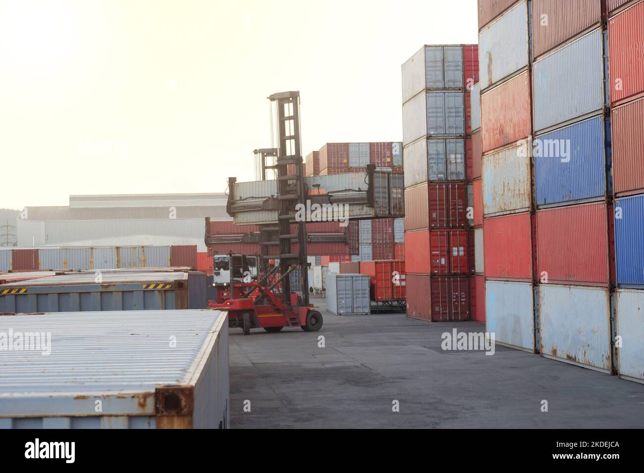 Grue de manutention de conteneurs pour conteneur de chargement et de déchargement industriel Banque D'Images