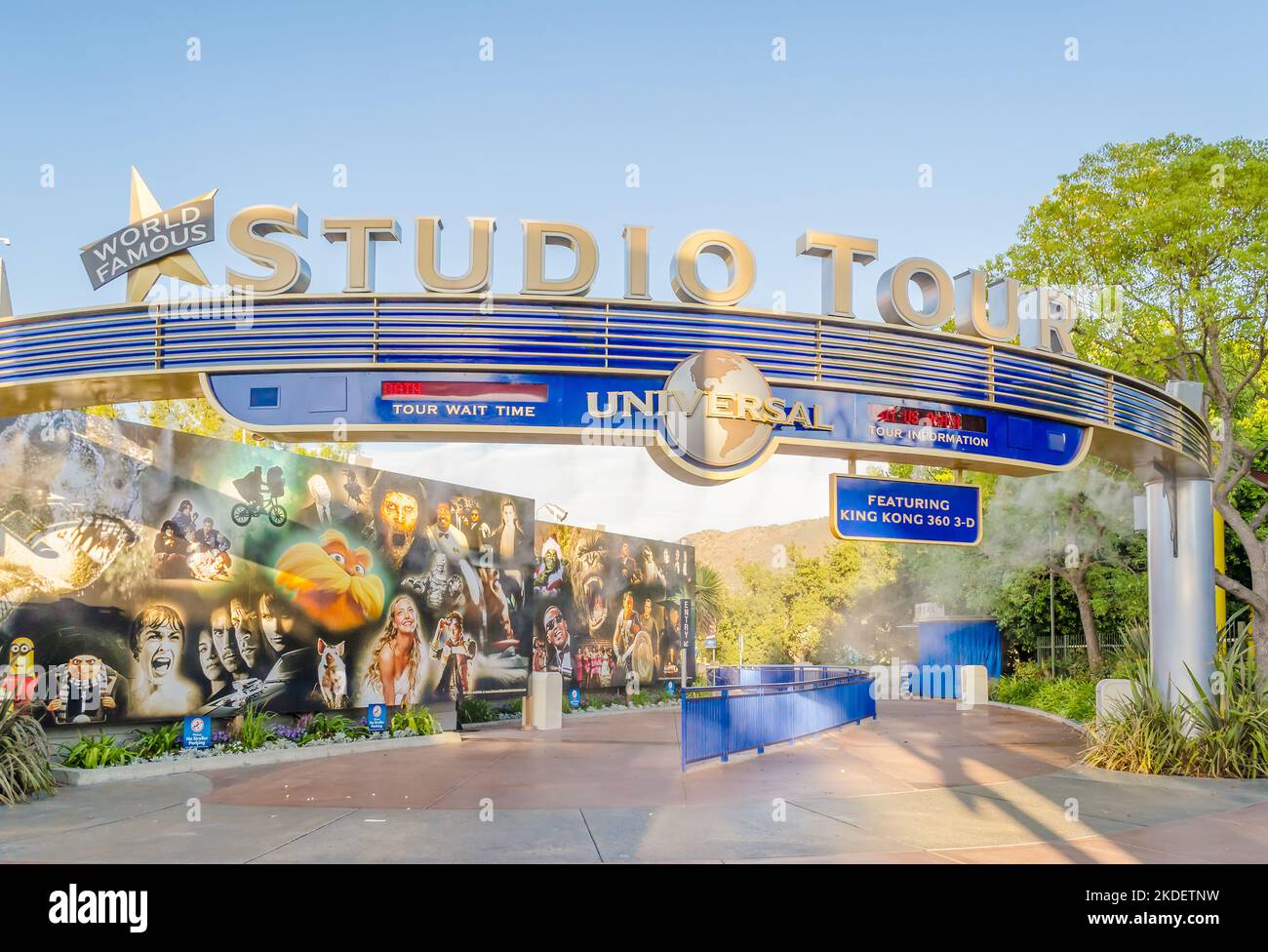 HOLLYWOOD - 28 AOÛT : entrée de la visite des studios aux studios Universal à Hollywood sur 28 août 2012. La visite est l'une des principales attractions Banque D'Images