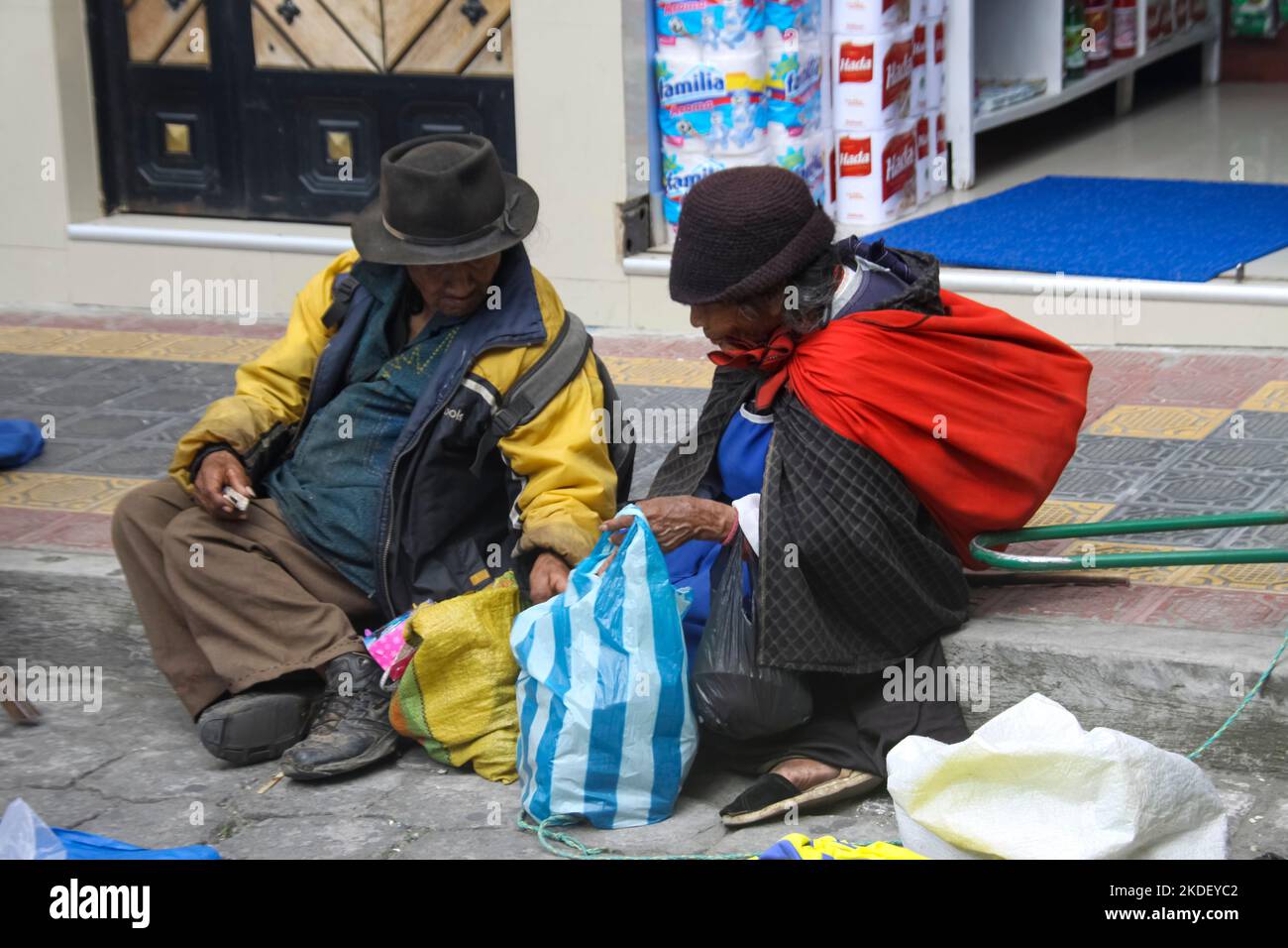 Marché de l'artisanat traditionnel à Otavalo, province d'Imbabura, Équateur. Banque D'Images
