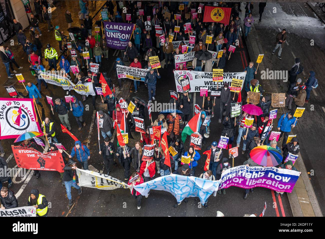 La manifestation de « Grande-Bretagne brisée » de l’Assemblée du peuple a conduit des milliers de personnes à une marche dans le centre de Londres appelant à des élections générales. 05/11/22 London/UK Aubrey/Alay Live News Banque D'Images