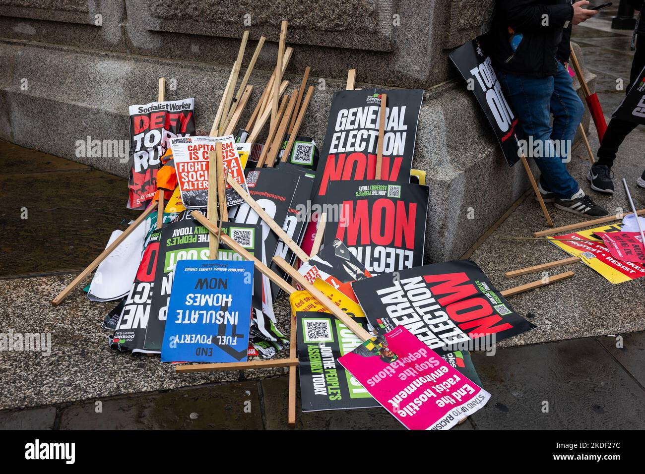 La manifestation de « Grande-Bretagne brisée » de l’Assemblée du peuple a conduit des milliers de personnes à une marche dans le centre de Londres appelant à des élections générales. 05/11/22 London/UK Aubrey/Alay Live News Banque D'Images