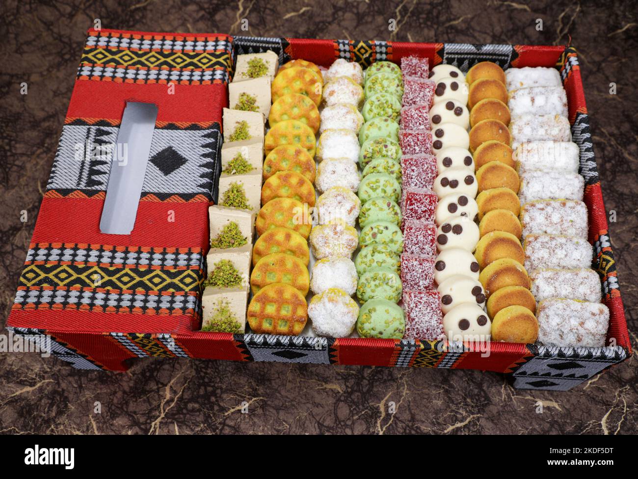 Panier cadeau de biscuits de boulangerie arabe Banque D'Images