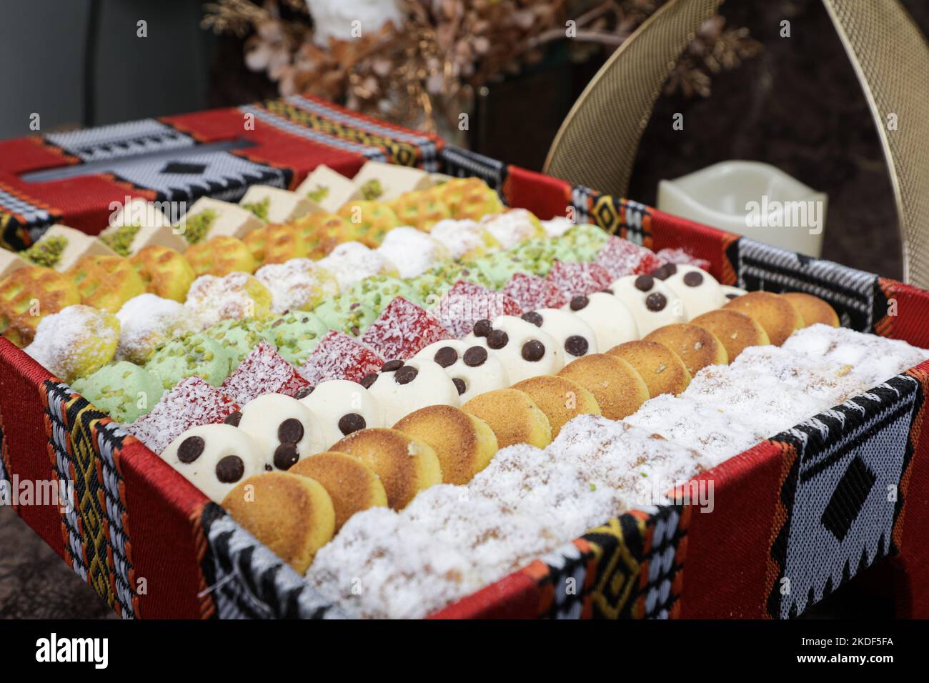 Panier cadeau de biscuits de boulangerie arabe Banque D'Images