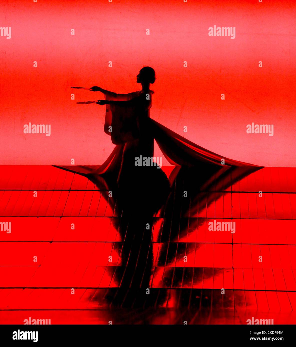 La séquence d'ouverture de MADAME BUTTERFLY à l'Opéra National Anglais (ENO), London Coliseum WC2 26/02/2020 musique: Giacomo Puccini libretto: Luigi Ilica & Giuseppe Giacoma chef: Martyn Brabbins Set design: Michael Levine costumes: Han Feng marippetry: Blind Summit Theatre: Peter Mumford réalisateur original: Anthony Minghella réalisateur de renouveau Glenn Sheppard Banque D'Images