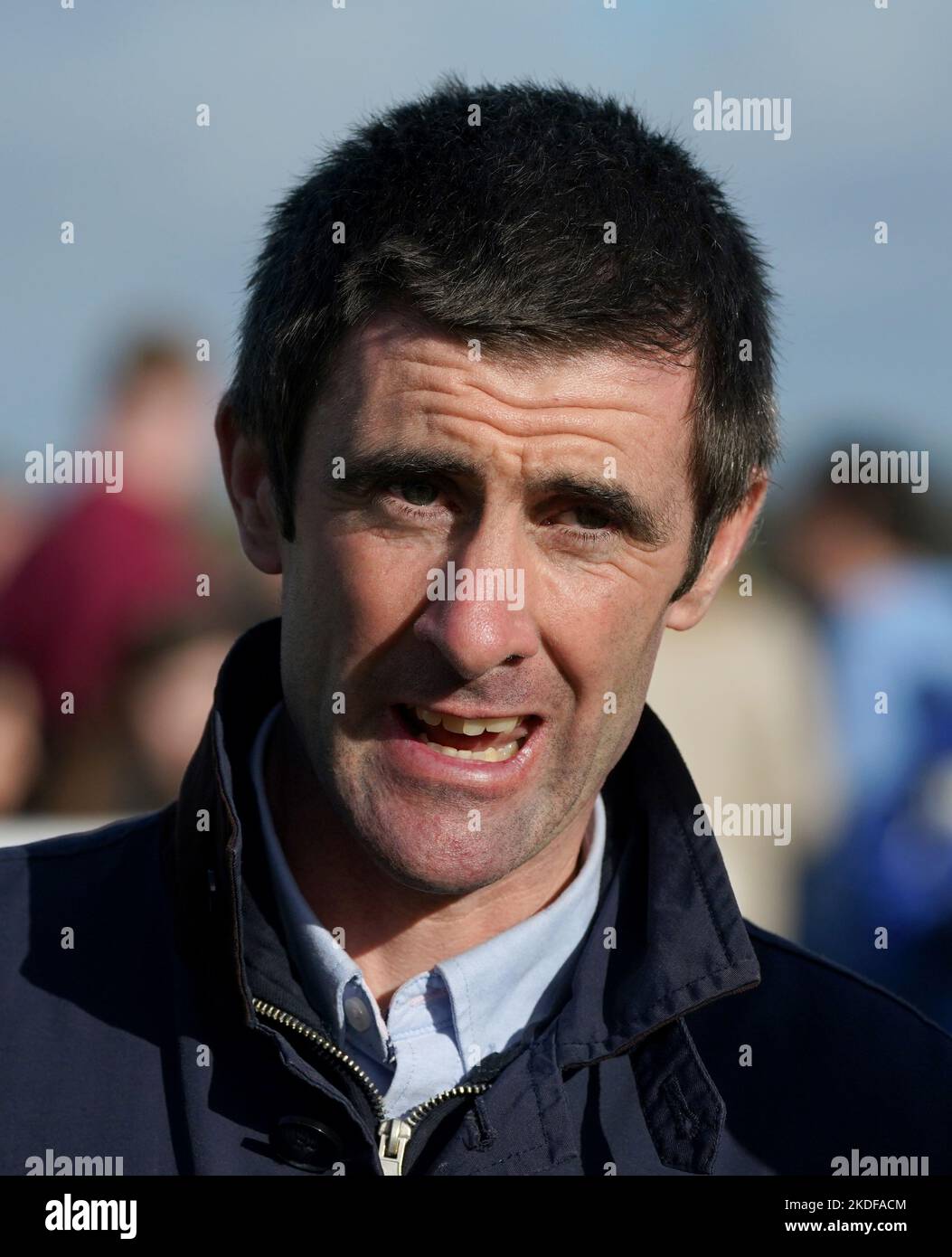 L'entraîneur gagnant Aidan Anthony Howard après Magical Vision a gagné le Awardsandcafts.ie handicap à l'hippodrome de Naas dans le comté de Kildare, en Irlande. Date de la photo: Dimanche 6 novembre 2022. Banque D'Images