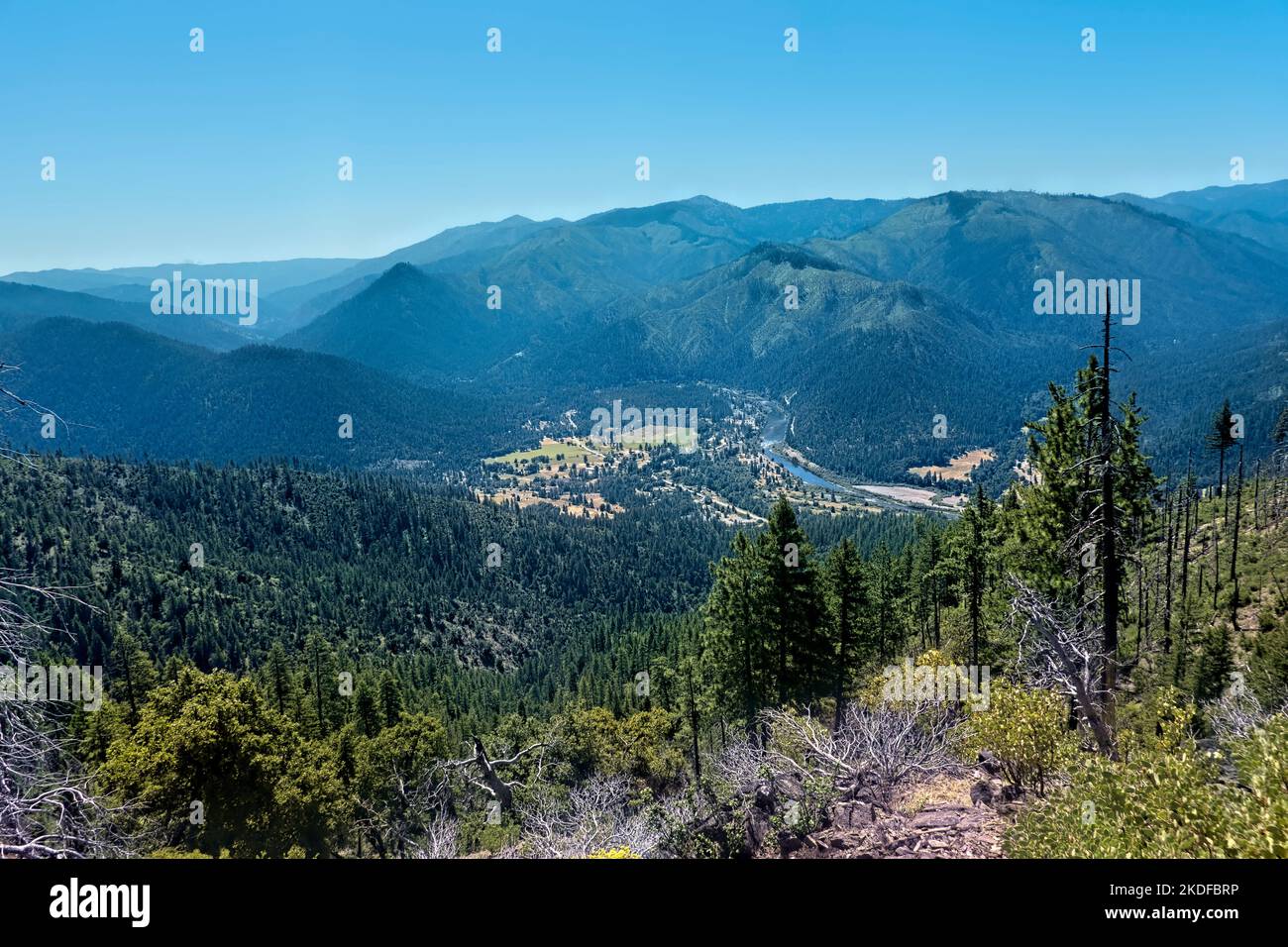 Surplombant Seiad Valley, Pacific Crest Trail, Seiad Valley, Californie, États-Unis Banque D'Images