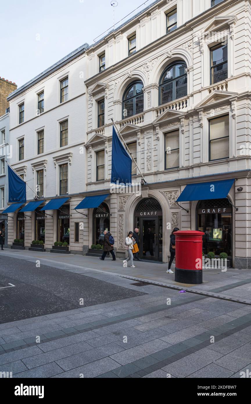 Extérieur du magasin de bijoux Graff sur New Bond Street. Londres, Angleterre, Royaume-Uni Banque D'Images