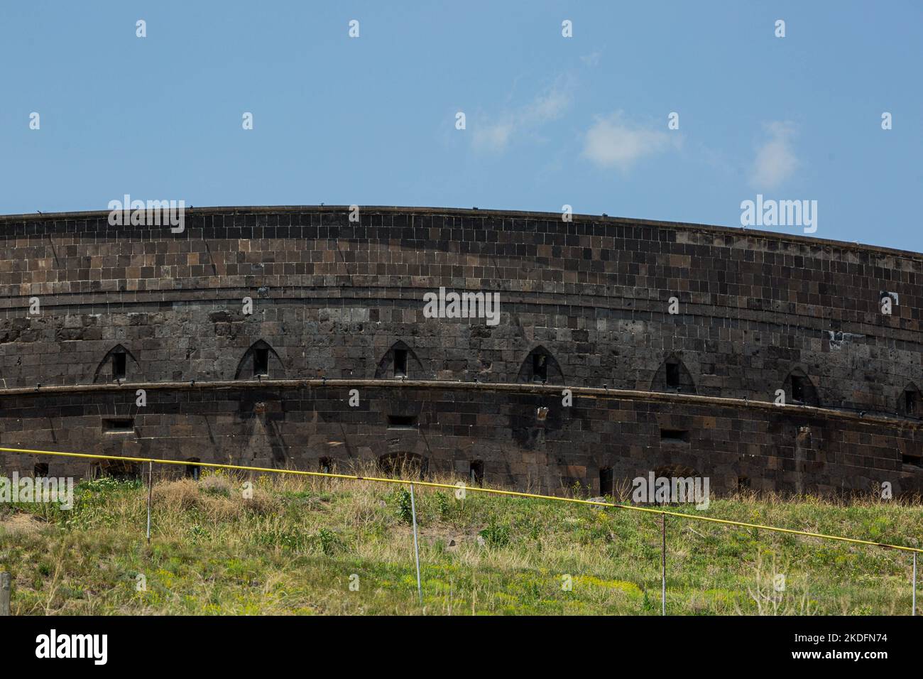 Une belle photo de la forteresse noire historique de Sev BERD à Gyumri, Leninakan, Arménie Banque D'Images