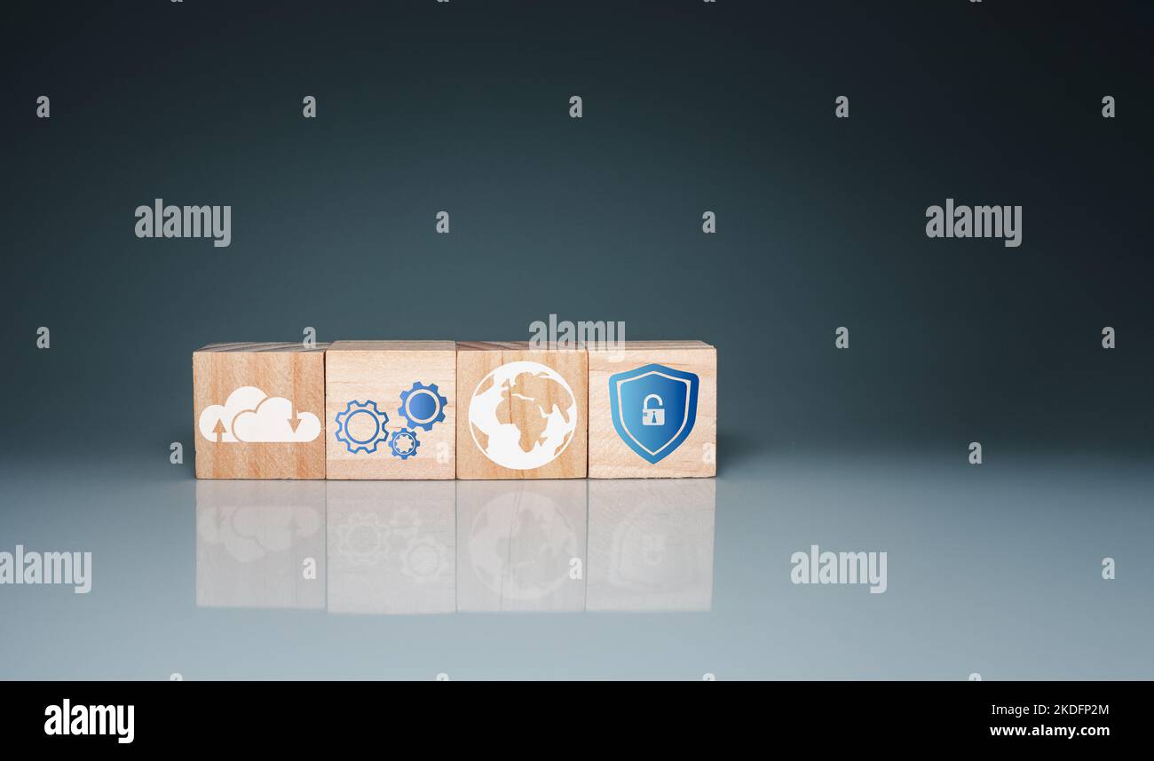 Icône sur un cube en bois représente la protection contre le vol de données sécurité dans les équipes métiers Banque D'Images