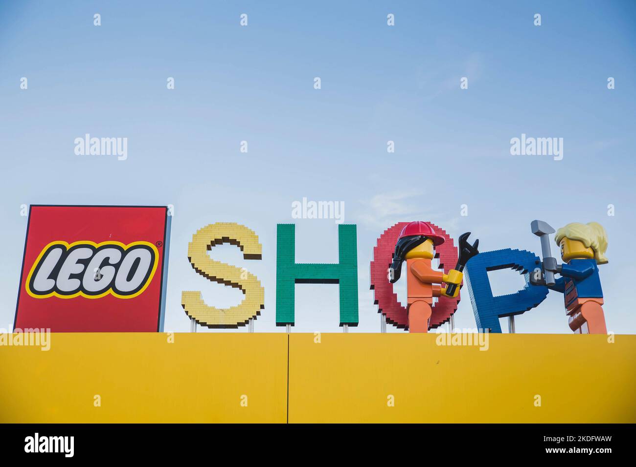Billund, Danemark, juillet 2018 : panneau sur le toit à Legoland Banque D'Images