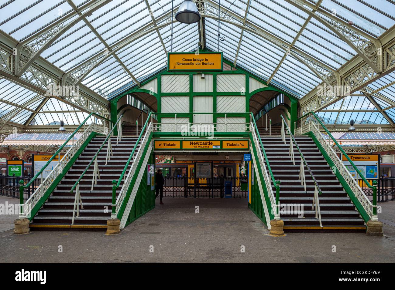 Concourse de la gare de Tynemouth. La station de métro Tynemouth est une station de métro Tyne and Wear, qui a ouvert ses portes en 1882 et a rejoint le réseau métropolitain en 1980. Banque D'Images