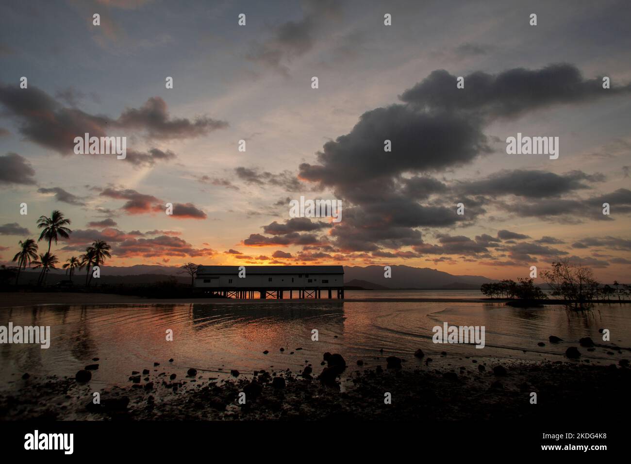 atardecer en port douglas Banque D'Images