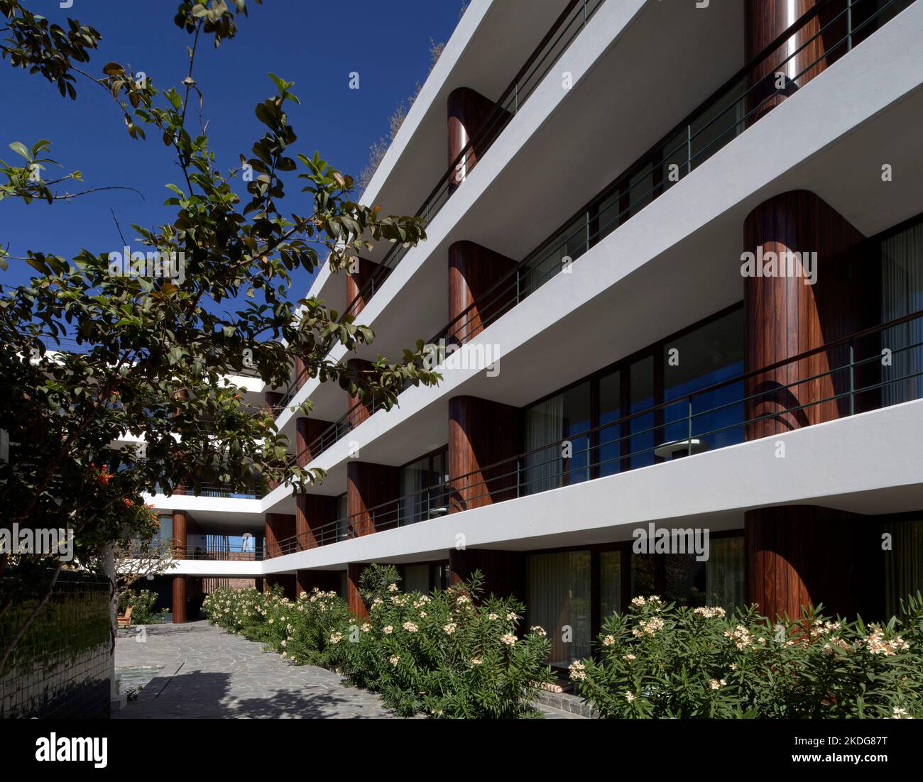 Vue latérale de l'élévation globale. Hotel Baja Club, la Paz, Mexique. Architecte: Max von Werz Architects, 2021. Banque D'Images