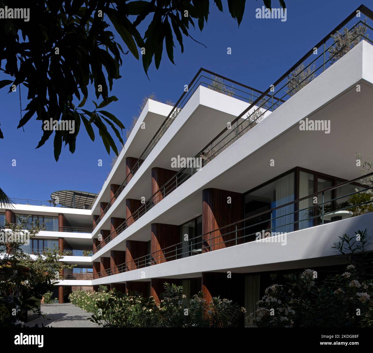 Vue latérale de l'élévation globale. Hotel Baja Club, la Paz, Mexique. Architecte: Max von Werz Architects, 2021. Banque D'Images