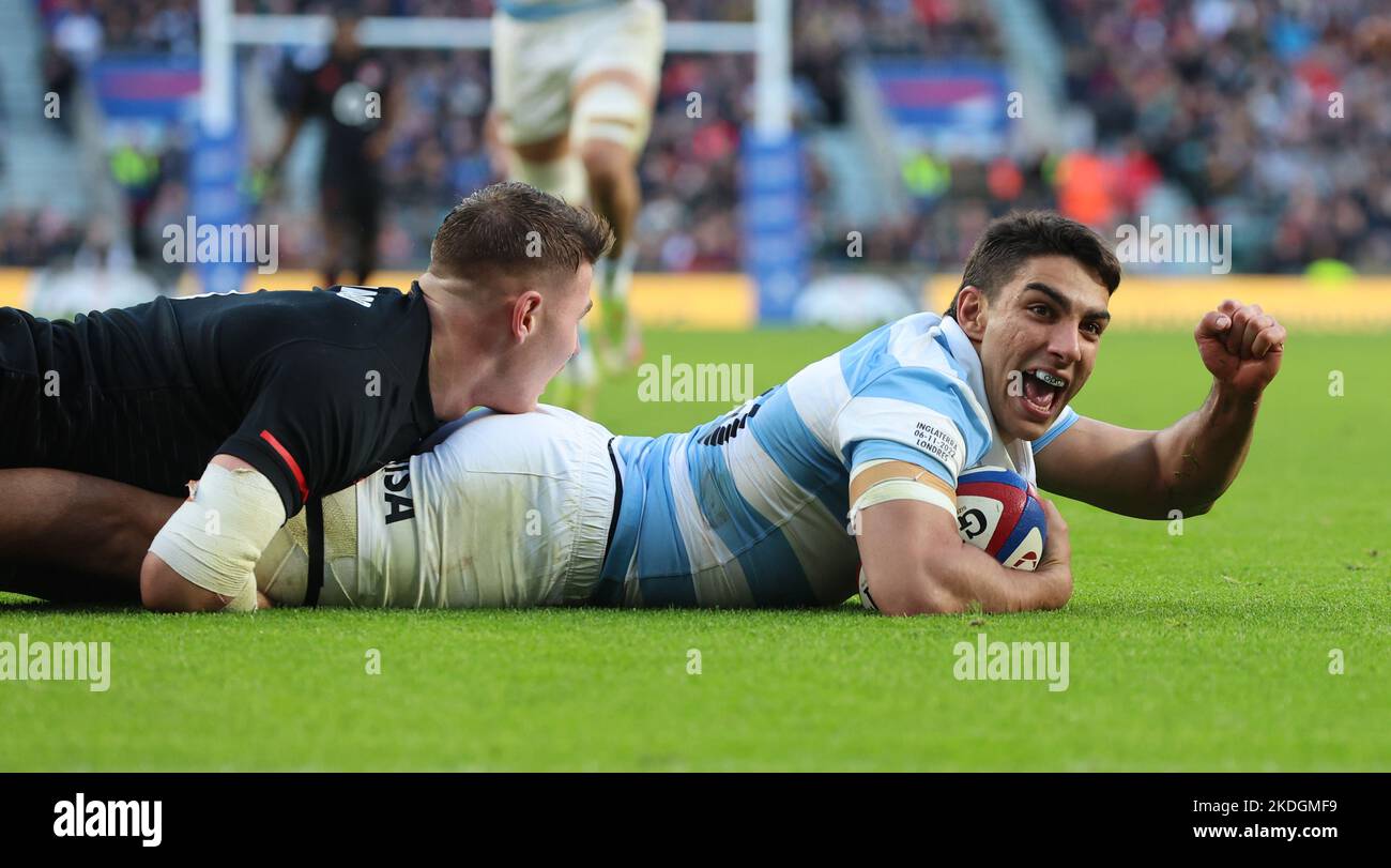Londres, Royaume-Uni. 06th novembre 2022. Londres ANGLETERRE - 06 novembre: Santiago Carreras de l'Argentine va plus de son Tryduring automne série internationale match entre l'Angleterre contre l'Argentine au stade de Twickenham, Londres le 06th novembre, 2022 crédit: Action Foto Sport/Alay Live News Banque D'Images