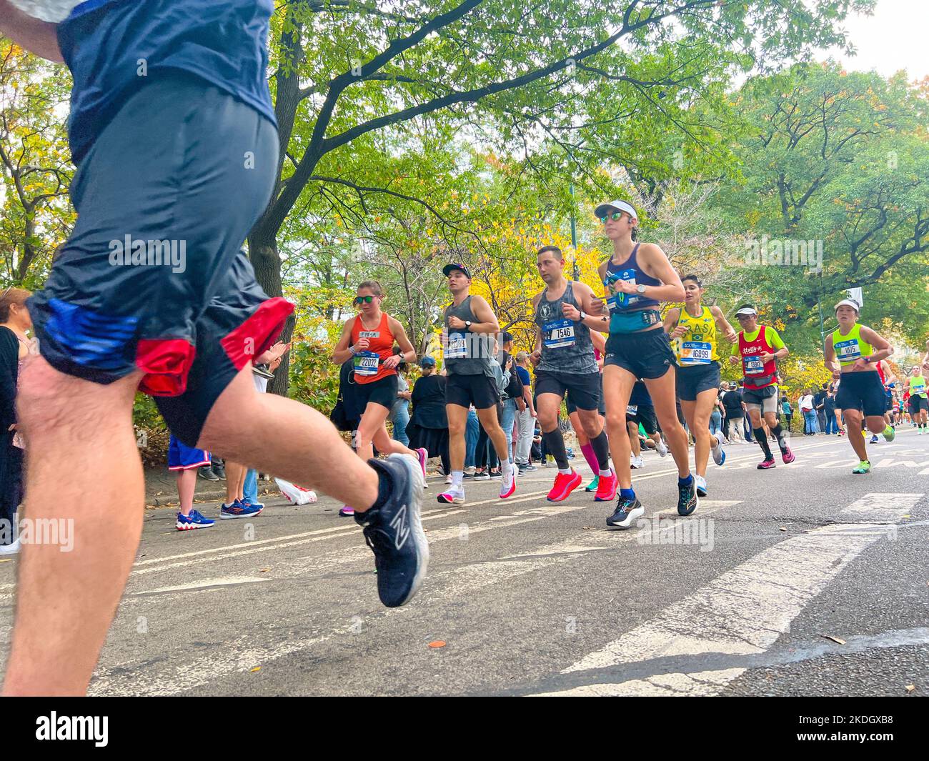 New York, États-Unis. 6th novembre 2022. Coureurs en mouvement au marathon de New York à Manhattan. Crédit : Ryan Rahman/Alay Live News Banque D'Images