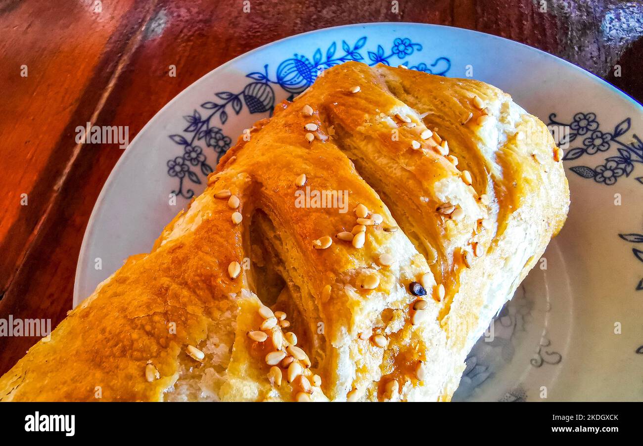 Plats mexicains typiques Tortas Tacos Empanadas et tamales à El Cafecito à Zicatela Puerto Escondido Oaxaca Mexique. Banque D'Images