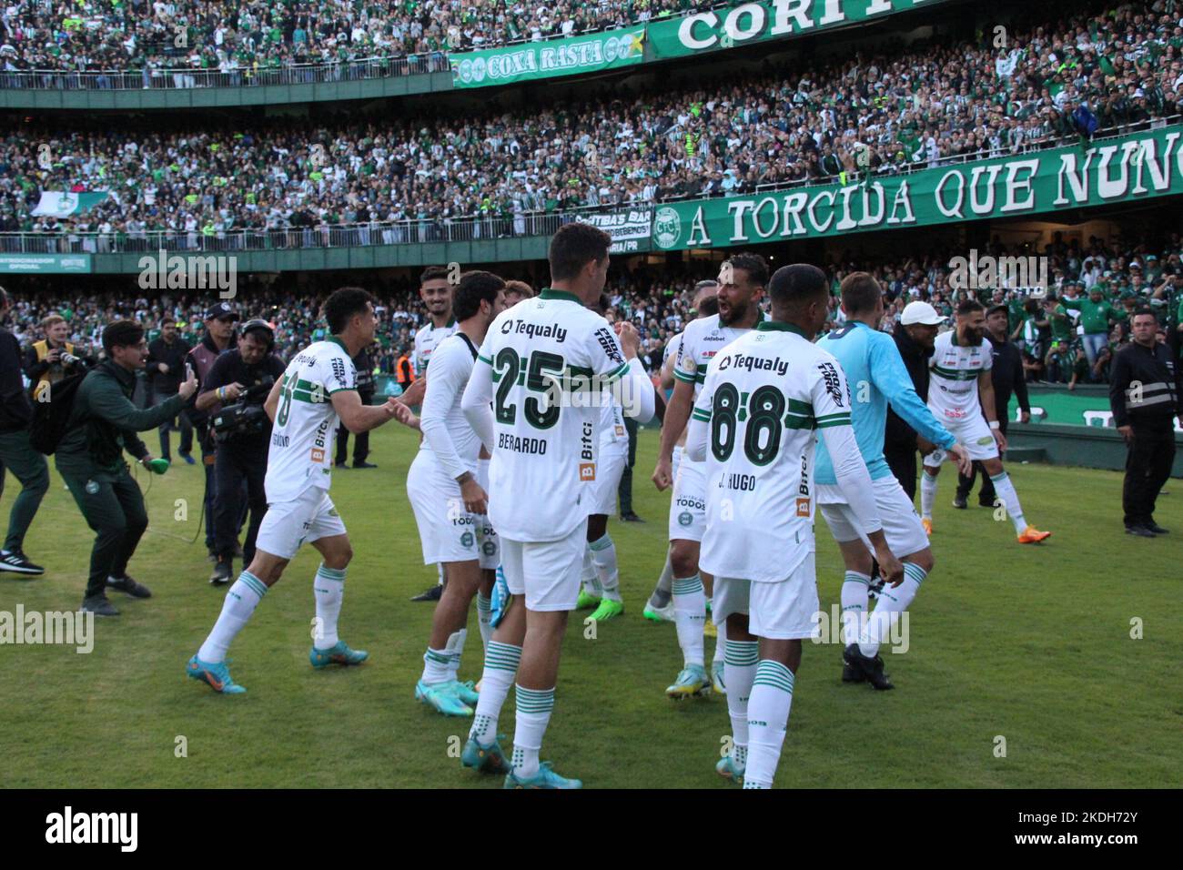 Curitiba, Parana, Brésil. 6th novembre 2022. Curitiba (PR), 06/11/2022 - BRASILEIRO/CORITIBA X FLAMENGO - COM gol de penalti marcado por Alef Manga, Coritiba vence o Flamengo por 1 a 0 em da valida pela 36Ã‚Âª rodada do Campeonato Brasiro de Futebol 2022, realizada no Curitieira, estáno curitiba, curitiba, curileza, estaro de Curitiba 6 novembre de 2022. COM o resultado, coxa permanece na Serie A do Brasileirao. (Credit image: © Edson de Souza/TheNEWS2 via ZUMA Press Wire) Banque D'Images